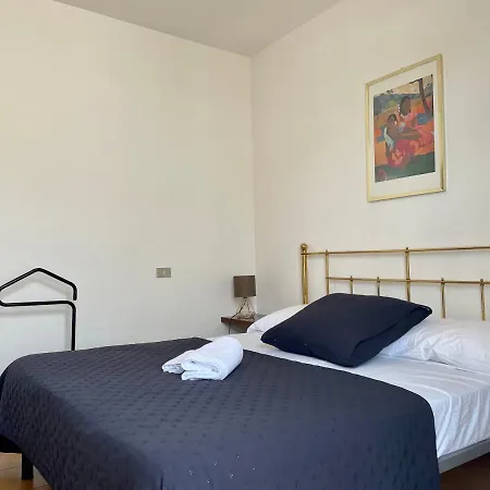 Porto 2 Apt Sirmione Apartment *